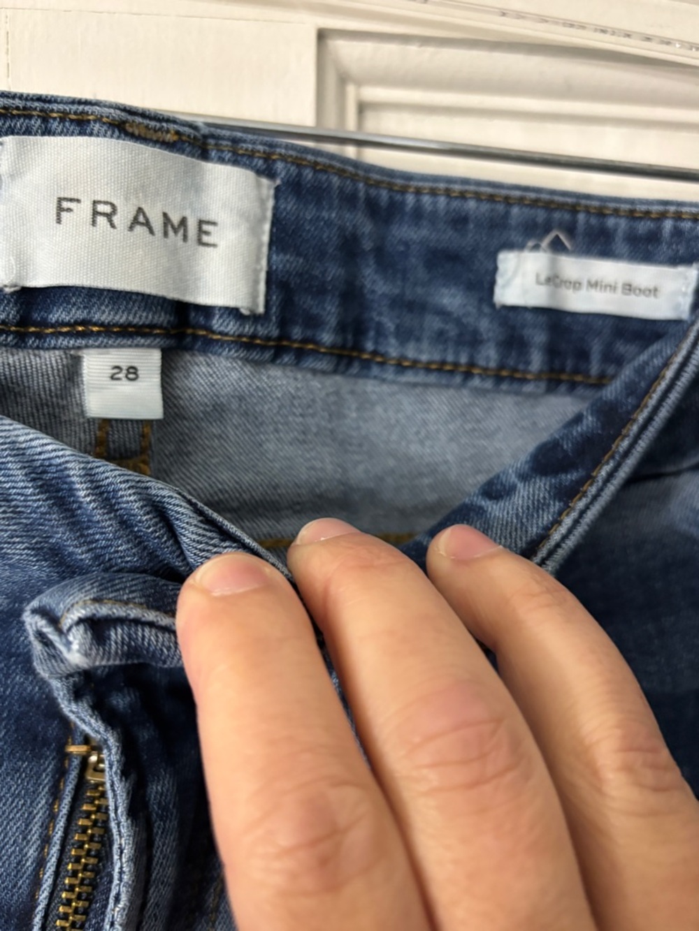 FRAME "Le Crop Mini Boot" Jeans - Size 28 (6) - Picture 5 of 8